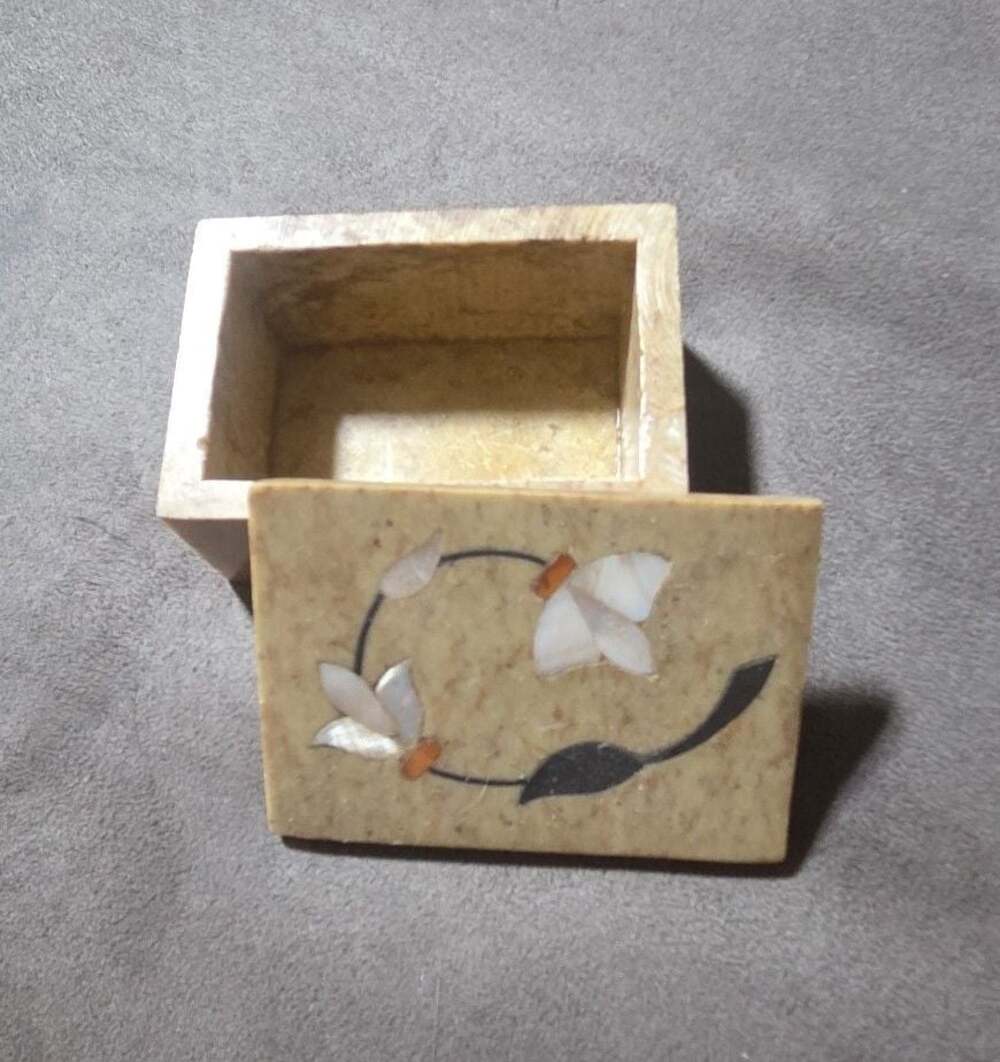 Vintage Handcrafted Soapstone Trinket Box with Mother of Pearl Floral Inlay